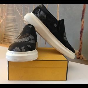 Nice and comfortable black floral sneakers.